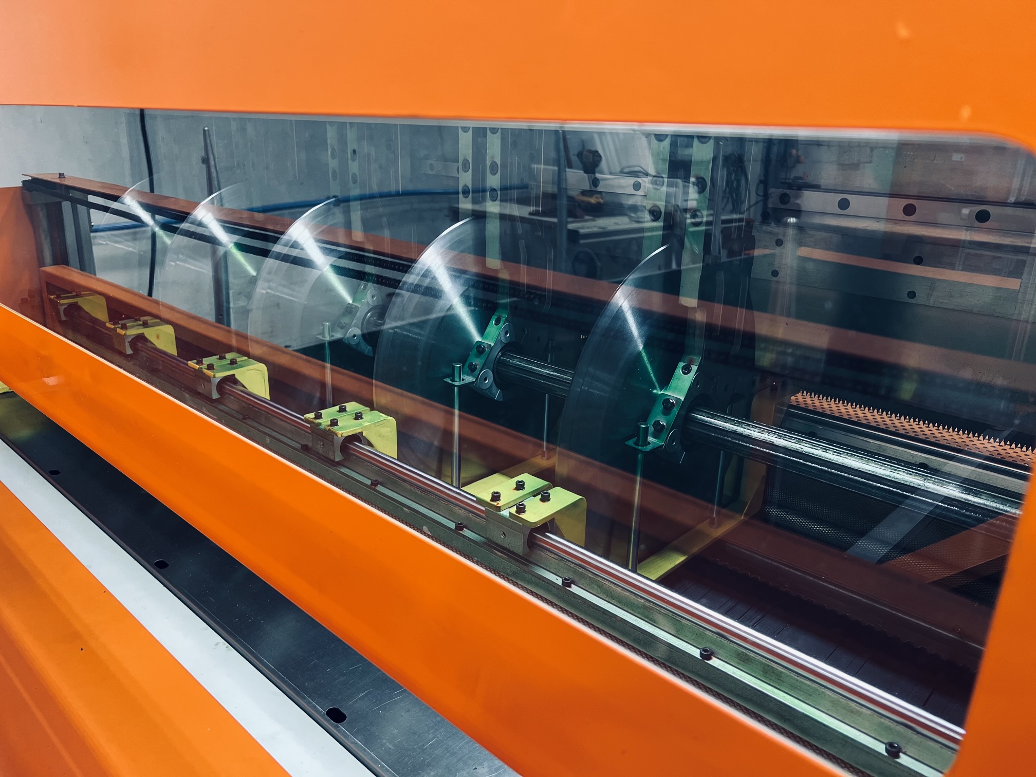 foam cutting machine